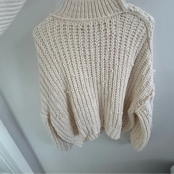 Women’s Cable Knit sweater - Picture 2 of 2